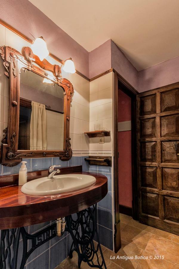 La Antigua Botica Guest House Pasaron  Luaran gambar