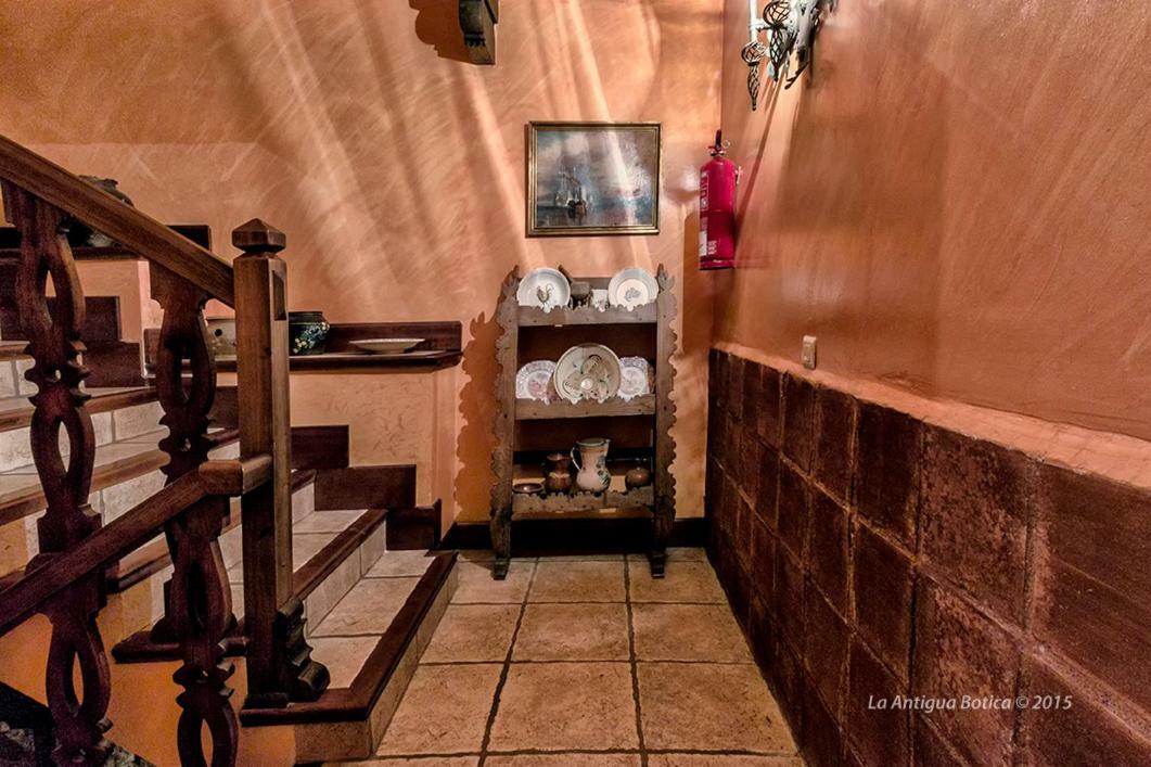 La Antigua Botica Guest House Pasaron  Luaran gambar