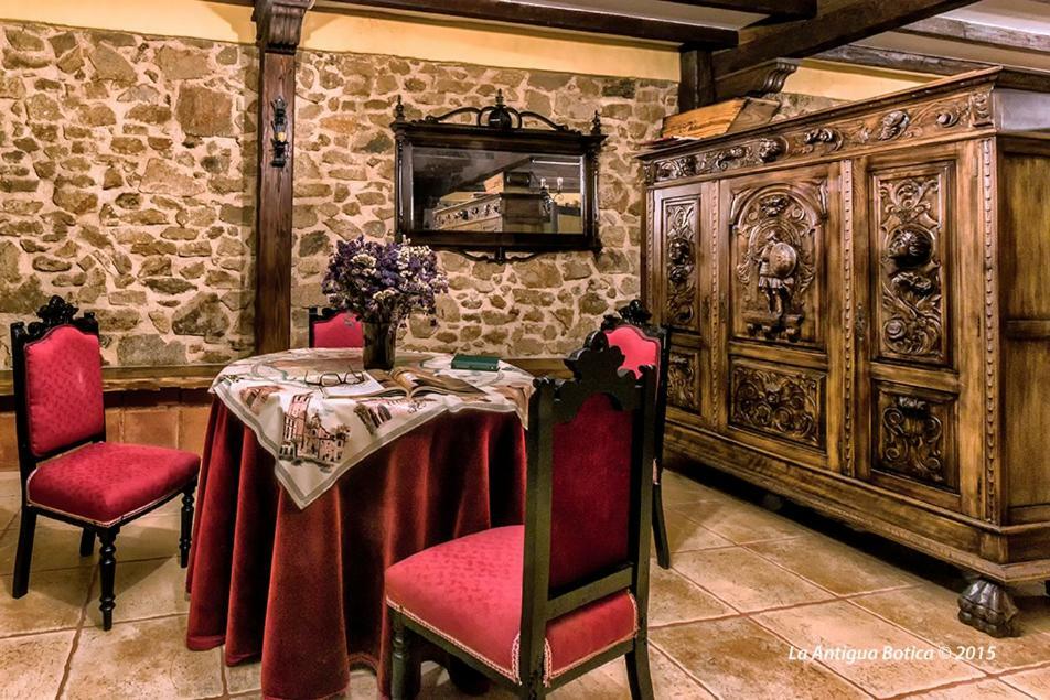 La Antigua Botica Guest House Pasaron  Luaran gambar