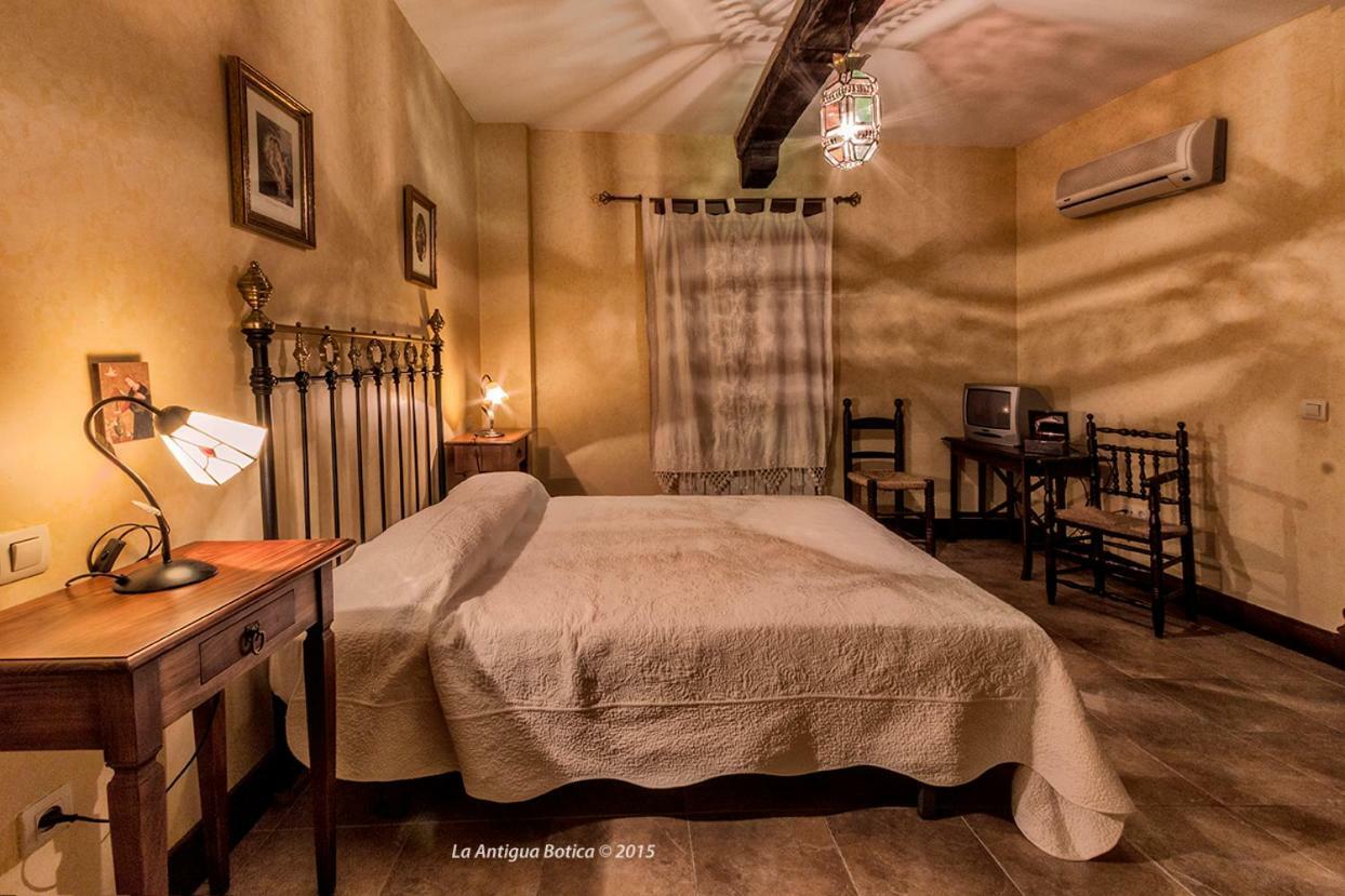 La Antigua Botica Guest House Pasaron  Luaran gambar