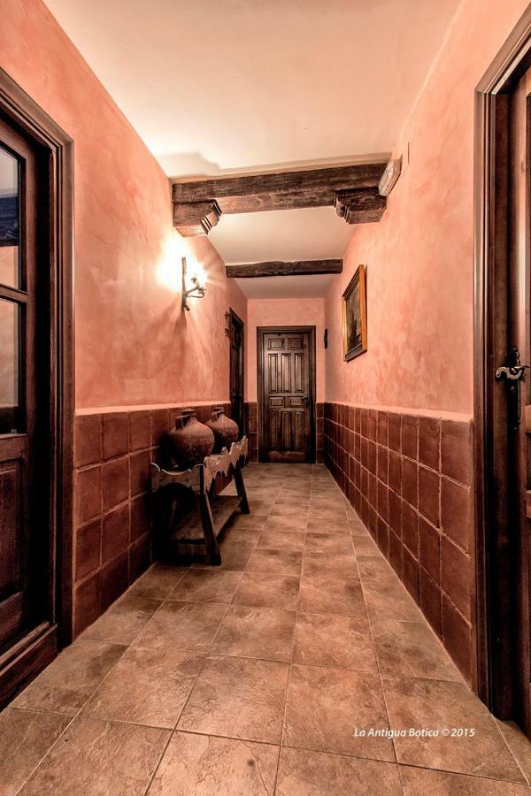 La Antigua Botica Guest House Pasaron  Luaran gambar